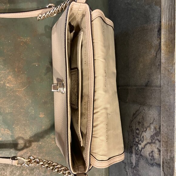 Coach Cream Crossbody Bag with Gold Chain - Picture 4 of 10